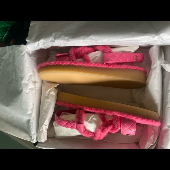 New pink Chanel cord lamb skin  sandal - Picture 2 of 5